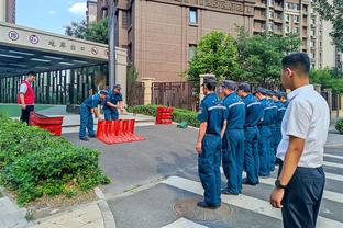 斯波：我希望球员们拼抢篮板 我要瞧瞧球队是否能以其它方式赢球