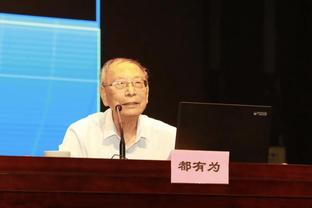 被球迷追问图赫尔是否会下课，拜仁CEO德雷森笑答：我们拭目以待